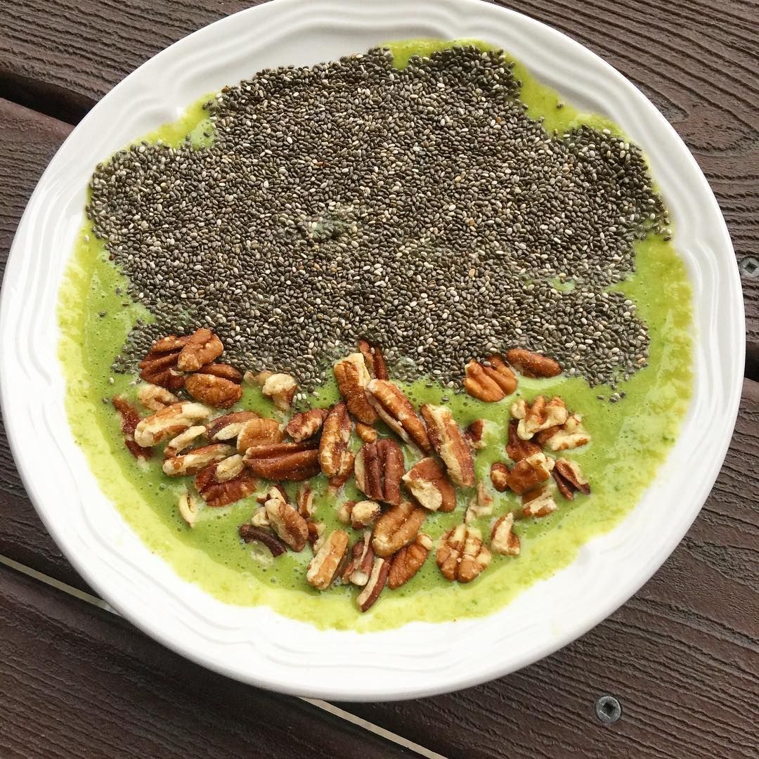 Green smoothie bowl topped with chia seeds + pecans Chia seeds are ...